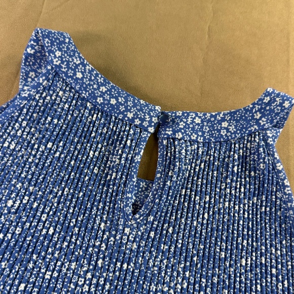 Adrianna Papell Blue Floral Sleeveless Blouse - Picture 6 of 7